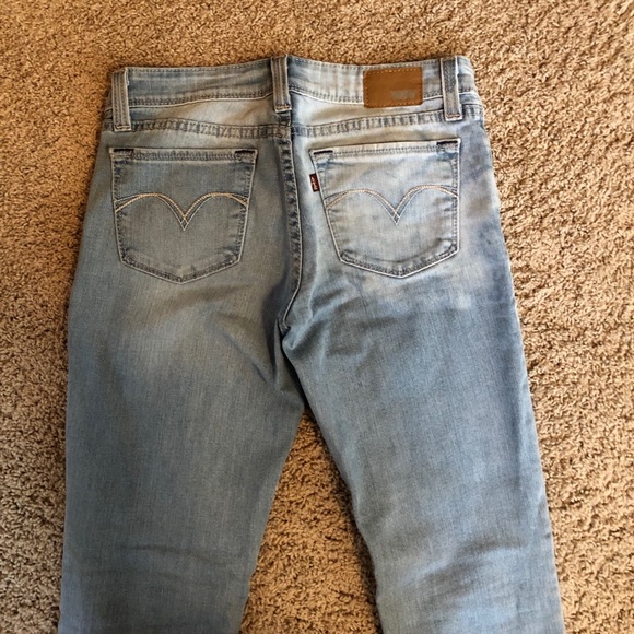 Levi’s Lightwash Jeans - Picture 3 of 8